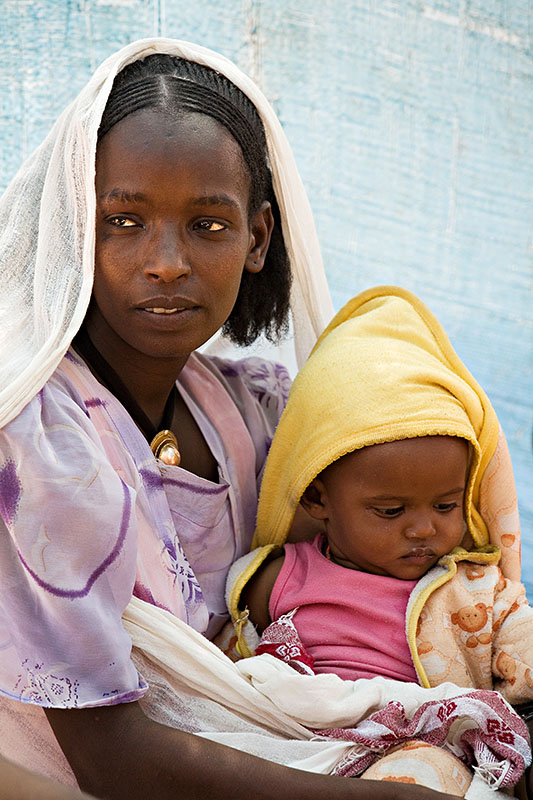 51   Tigre woman with child